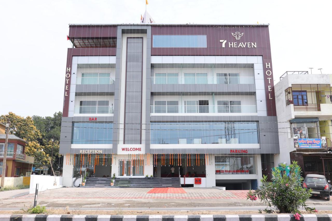Hotel 7 Heaven Dehradun Exteriör bild
